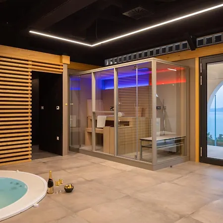 Complex Wind Rose Villa *