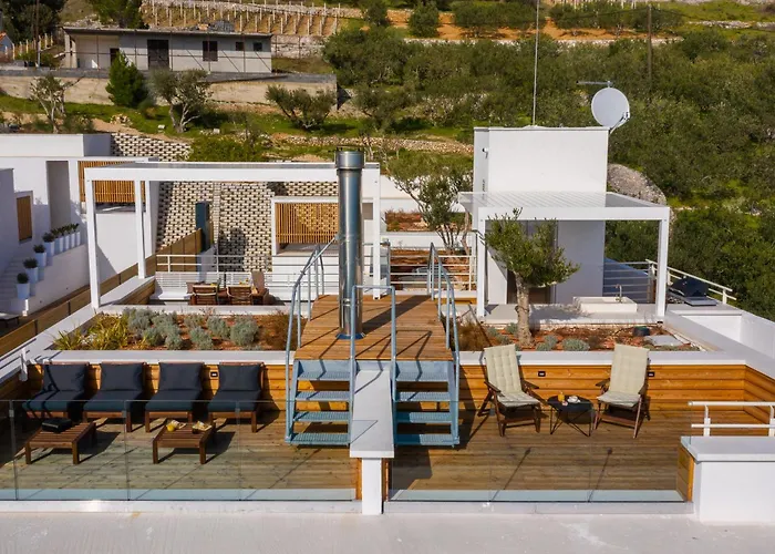 Complex Wind Rose Villa